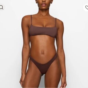 SKIMS SIGNATURE SWIM MICRO SCOOP BIKINI TOP